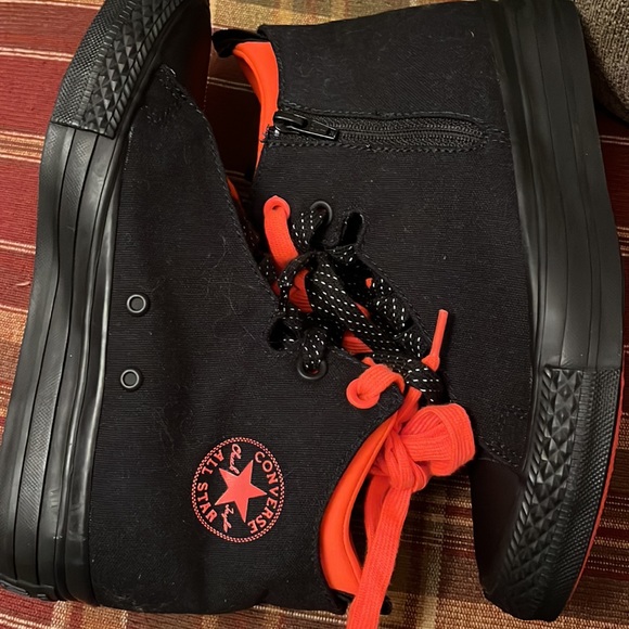 Converse with Lunarion - Picture 5 of 11